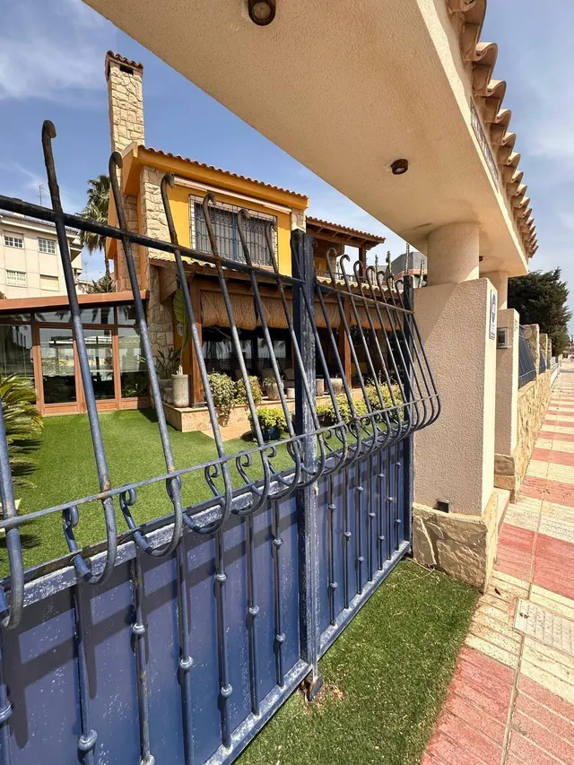 Exclusivo Chalet en Primera Línea de Mar en Santa Pola — 33