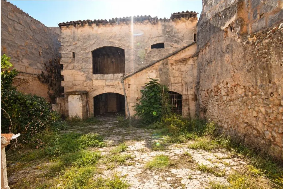 Casa para reformar con jardín en Sa Pobla