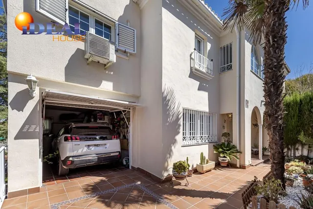 CASA PAREADA EN LA ZUBIA CON PISCINA, ZONA DE BARBACOA Y JARDÍN — 44