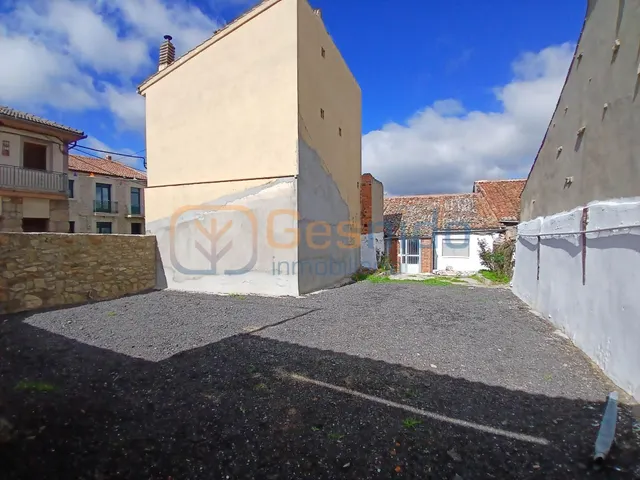 ESTUPENDA CASA en NAVAFRIA (SEGOVIA) con AMPLIA PARCELA — 16