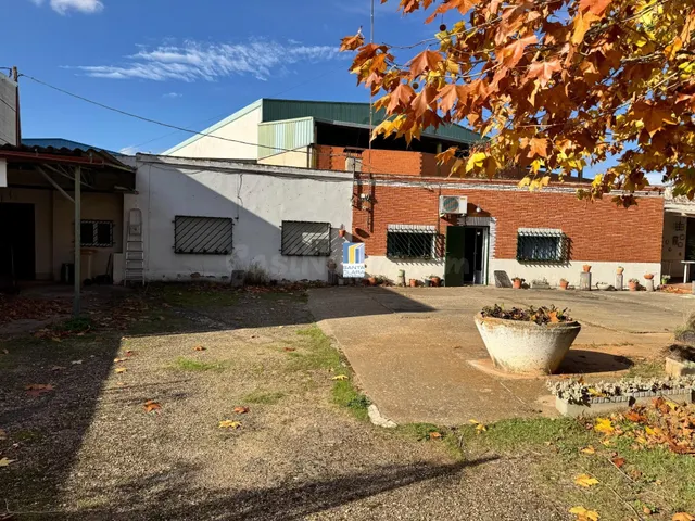 FINCA URBANA EN VENTA CON CASA Y PISCINA EN ZONA CARRETERA L - foto 3