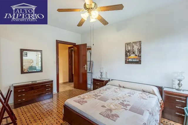 Gran casa con parcela y piscina en Cájar — 16