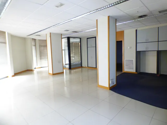 Local comercial esquinero en la zona de Poble Nou — 12