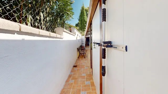 Parcela de más de 1.500 m2 con casa de madera y vistas despejadas en Cuevas Bajas, (Almodóvar del Río) — 31