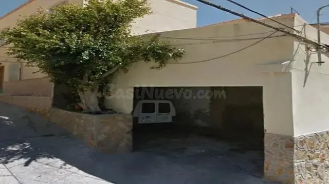 Chalet adosado OCUPADO en venta en Adra