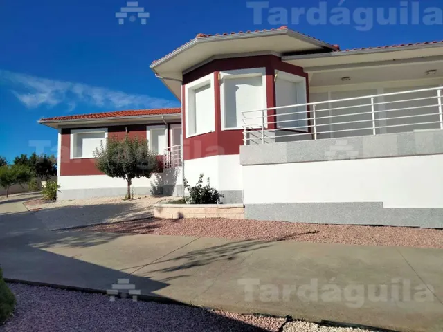 CHALET  INDEPENDIENTE EN URBANIZACION DE VILLAMAYOR — 15