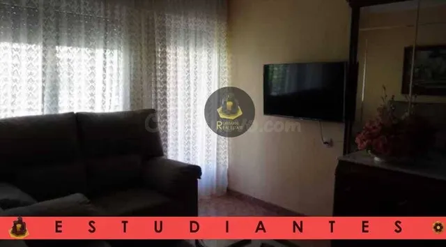 EST / Piso de TRES dormitorios en el Zaidín - foto 2