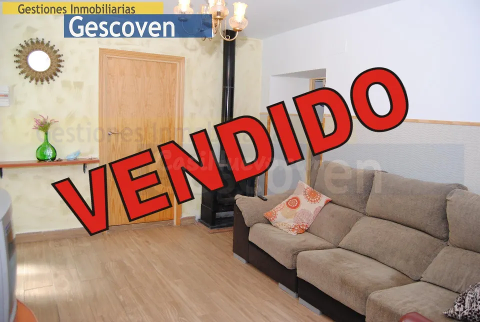 VIVIENDA PLANTA BAJA CON PEQUEÑO PATIO Y ALMACÉN-TRASTERO