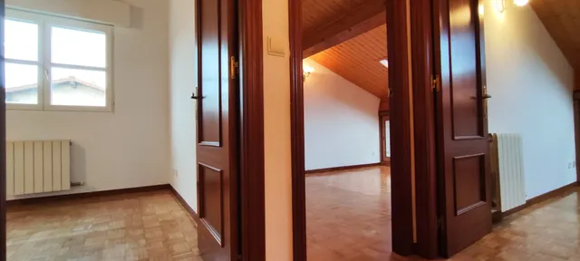 CHALET CON JARDÍN A UN PASO DEL CENTRO DE TORRELAVEGA.- — 12