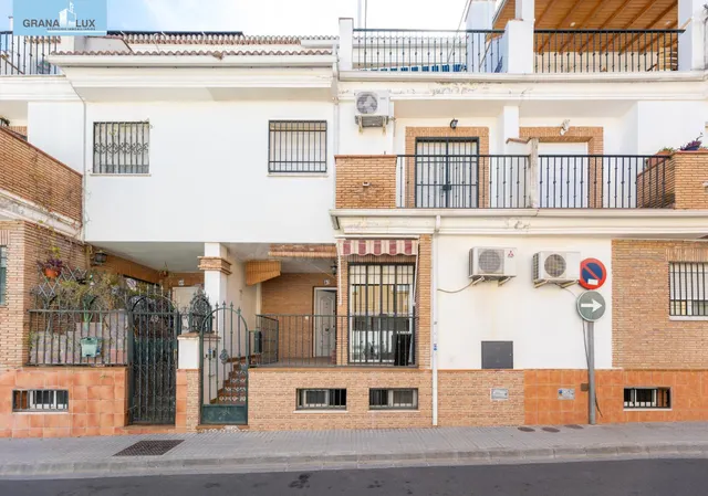 Vive en el corazón de Armilla: 4 dormitorios, patio, terraza
