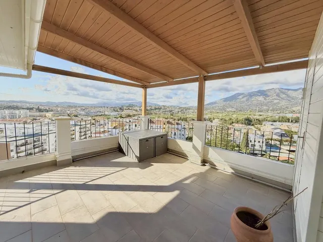 Ático con amplia terraza de 154 m2 y vistas panorámicas en los boliches, Fuengirola — 23