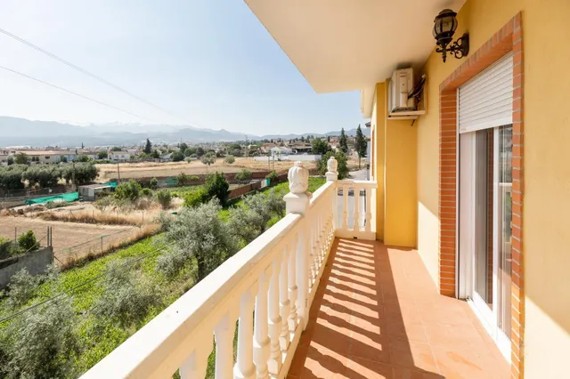 Amplio Chalet con piscina, pista deportiva y vistas en Ogíjares. — 11
