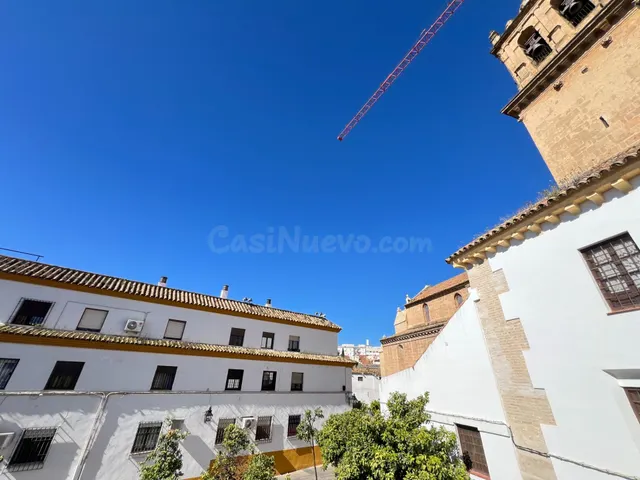 Gran casa con garaje y Local en Plaza Santa Marina - foto 2