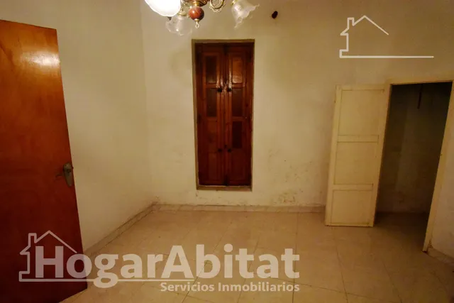 AMPLIA CASA CON TERRAZA PARA REFORMAR — 17