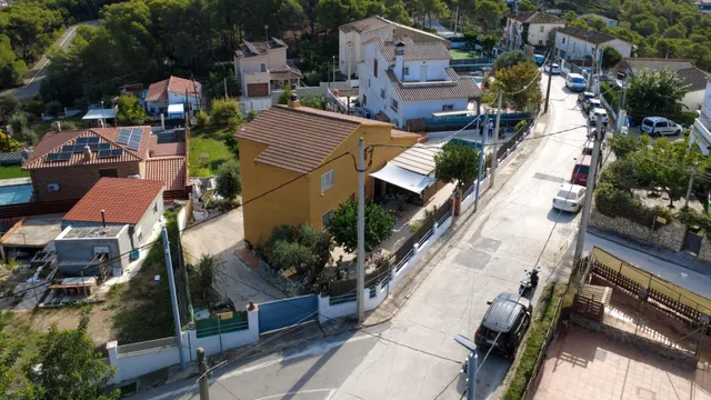 CASA FAMILIAR CON PISCINA, PRIVACIDAD Y ESPECTACULARES VISTAS A LA MONTAÑA EN LAS PALMERAS, CANYELLES — 38