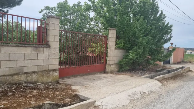 SAN MATEO DE GALLEGO,  PARCELA URBANA VALLADA de  1.860 m2. — 4