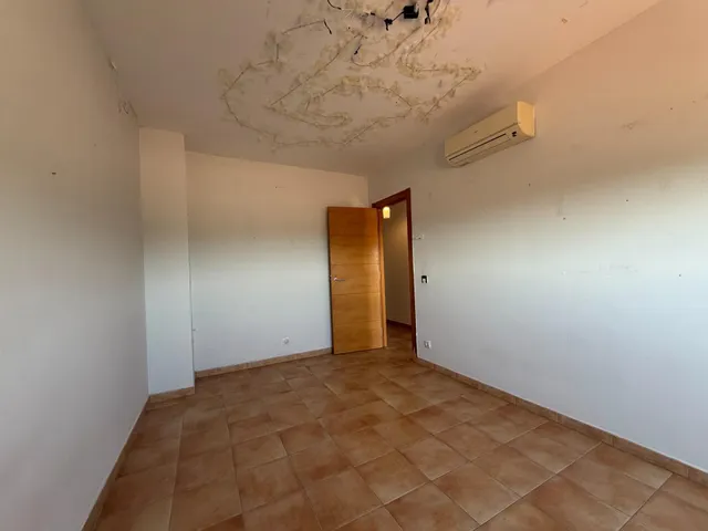 NO ES UNA ALQUILER ANUAL ES UNA COMPRA APLAZADA Tríplex exclusivo con vistas al mar  y a la montaña en Vilamaniscle — 13