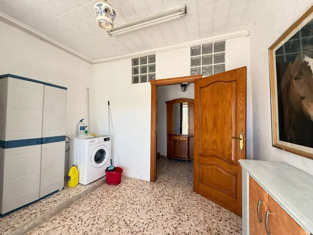 Encantador Chalet en Crevillente con Amplio Terreno y Piscina Propia — 9