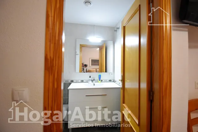 Confort y vistas al mar en este espacioso piso con balcón, gran garaje y trastero junto a la playa — 35