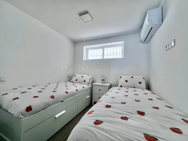 Villa de 5 dormitorios y 4 baños en San Miguel de Salinas (Alicante) — 38