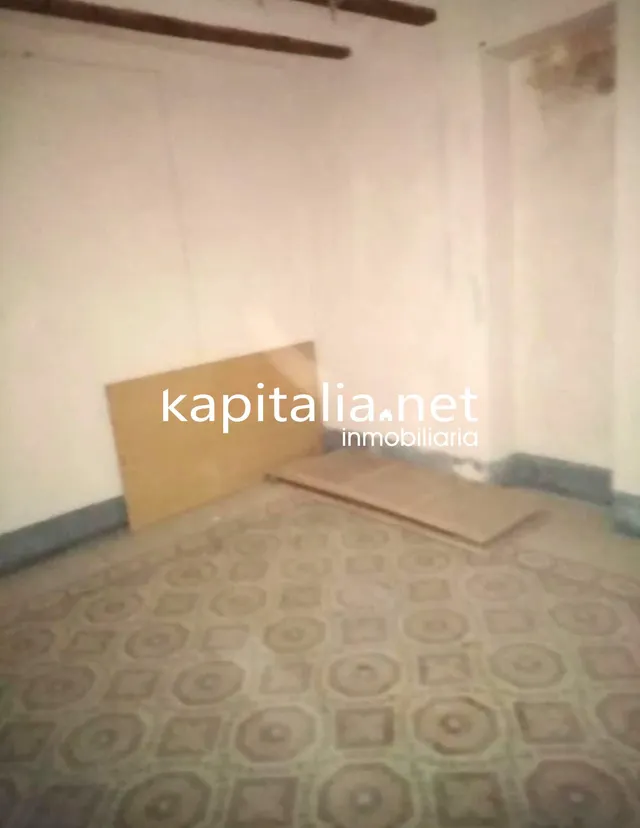 CASA A LA VENTA PARA REFORMAR EN BENISSUERA. — 9