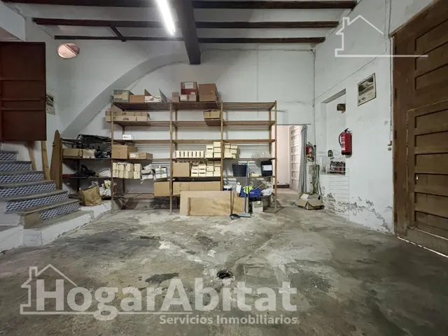 Espaciosa casa con local comercial y garaje en el centro — 43
