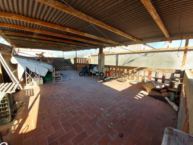 CASA DE PUEBLO CON MUCHAS POSIBILIDADES — 19