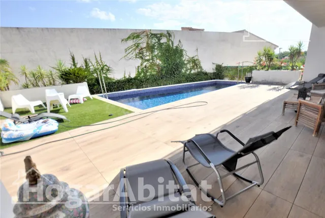 ¡CHALET ESPECTACULAR! CON TERRAZA, PISCINA Y GARAJE, CERCA D