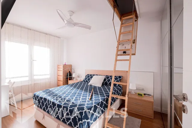 Casa esquinera con jardín privado y estilo inigualable — 24