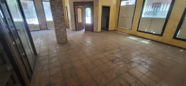 SE VENDE LOCAL COMERCIAL A 2 CALLES, CHAFLÁN EN ARQUITECTO VANDELVIRA. CON MULTITUD DE POSIBILIDADES — 12