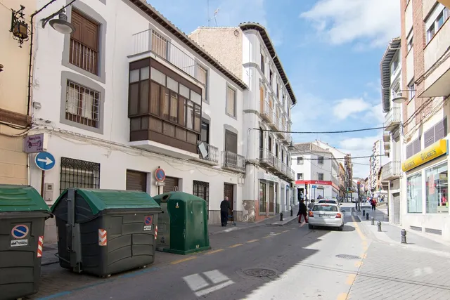 Escpecatcular Casa- Edficicio en el Centro de Baza — 2