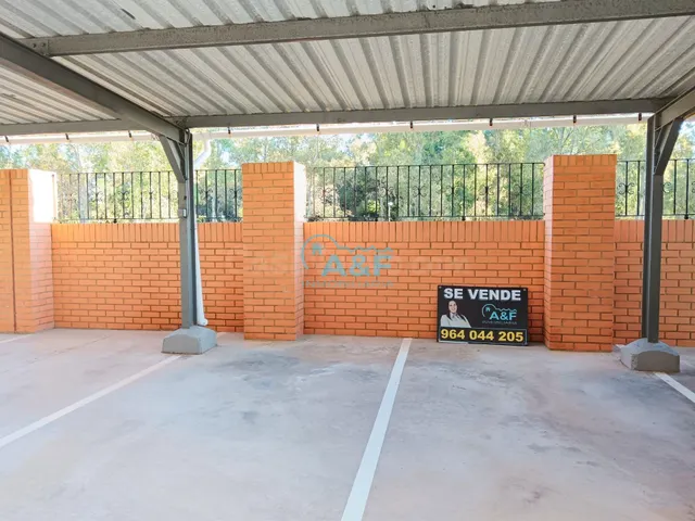 AYF VENDE GARAJE EN EDIFICIO PLAYA DORADA — 4