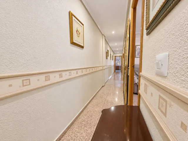 Amplio piso de 3 habitaciones junto a la Glorieta y el puerto de Santa Pola — 33