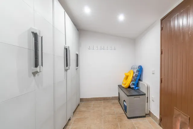 ¡Descubre el hogar de tus sueños en este espectacular chalet independiente! — 35