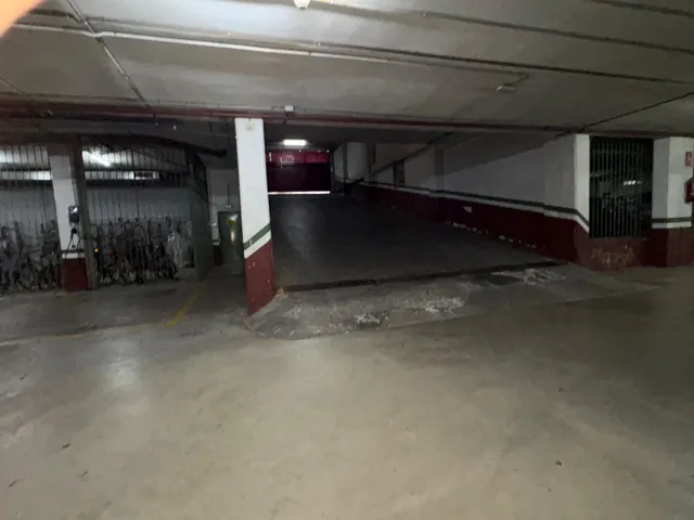 Seminuevo con terraza, piscina, parking y trastero — 24