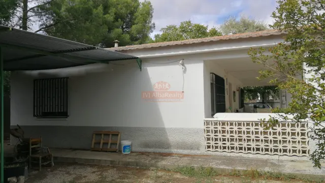 SE VENDE CASA CON TERRENO DE MÁS DE 3000 MTS EN LA URB. OJOS DE SAN JORGE JUNTO A LOS PRADOS — 40