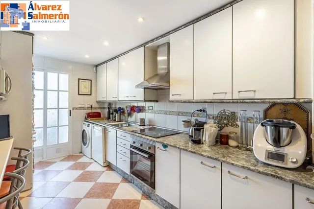 CASA PAREADA EN LA ZUBIA CON PISCINA, ZONA DE BARBACOA Y JARDÍN — 14