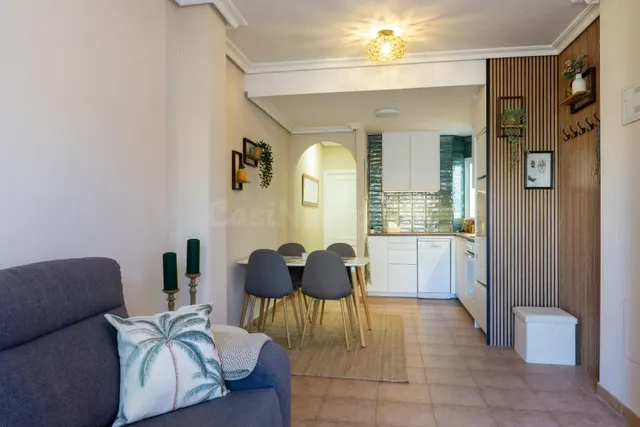 Ático renovado con estilo y balcón cerca de la playa — 3