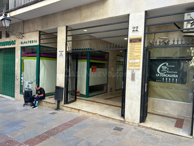 SALE A LA VENTA LOCAL EN ZONA PROXIMA A CALLE LUCENA¡¡¡¡¡¡¡¡ - foto 2