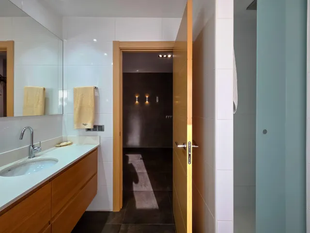 CASA DE 2 PLANTAS CON APARTAMENTO Y JARDIN — 25