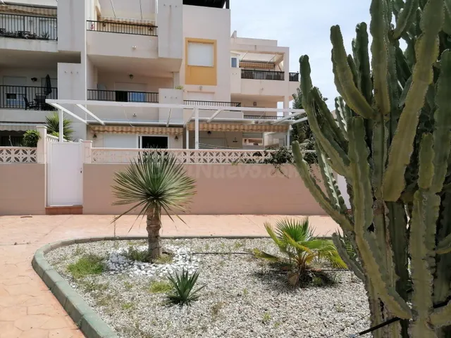 SE ALQUILA PISO  DE 2 habitaciones EN ZONA TOYO — 3
