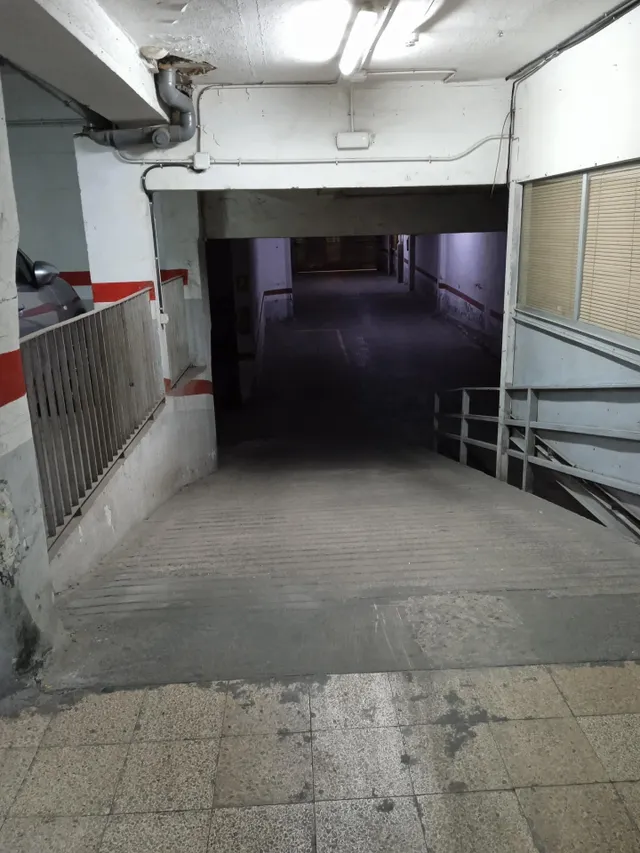 PLAZA DE PARKING GRANDE PARA COCHE Y MOTO — 3
