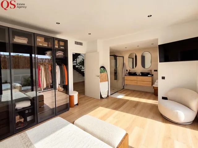 Villa contemporánea con piscina y vistas panorámicas al mar en Cunit — 38