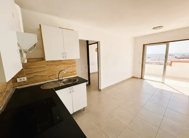Acogedor apartamento con terraza y vistas al mar en Playa de las Américas — 4