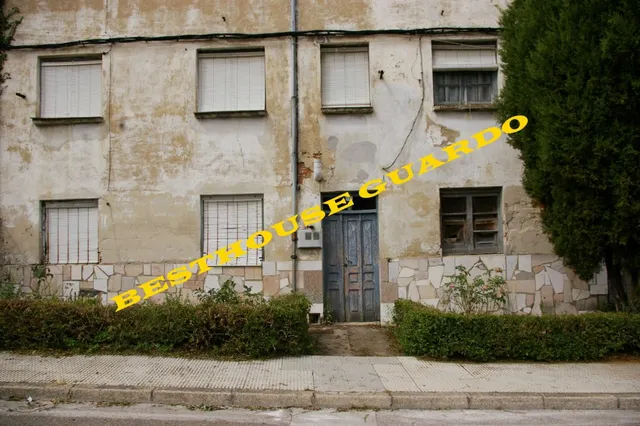 EDIFICIO EN GUARDO — 5
