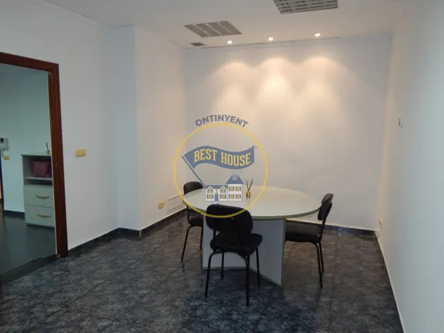 LOTE DE TRES LOCALES EN EL LLOMBO — 12