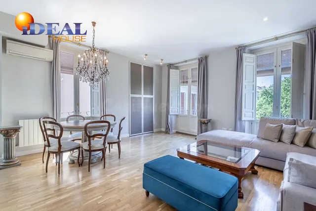 Exclusivo Piso Dúplex en el Corazón de Granada — 4