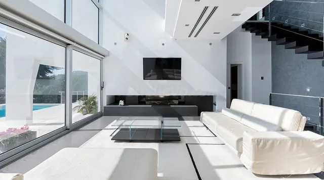 Exclusiva villa en el sector privado de la Cala Sant Frances - foto 5