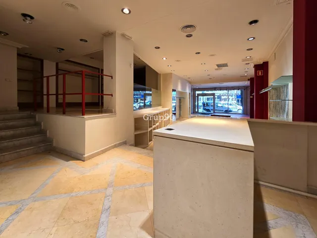 LOCAL COMERCIAL EN ZONA RICARDO VINYES — 14