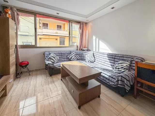 ACOGEDORA PLANTA BAJA CON TERRAZA Y TRASTERO - foto 2